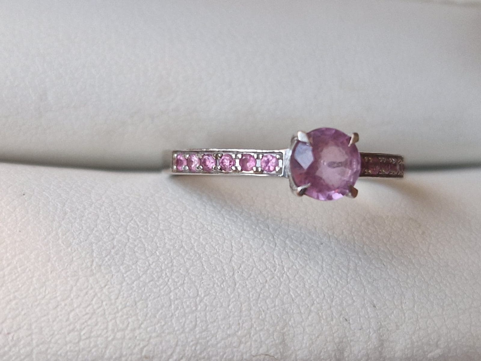 Prsten z bílého zlata 585/1000 s růžovými safíry - view 1