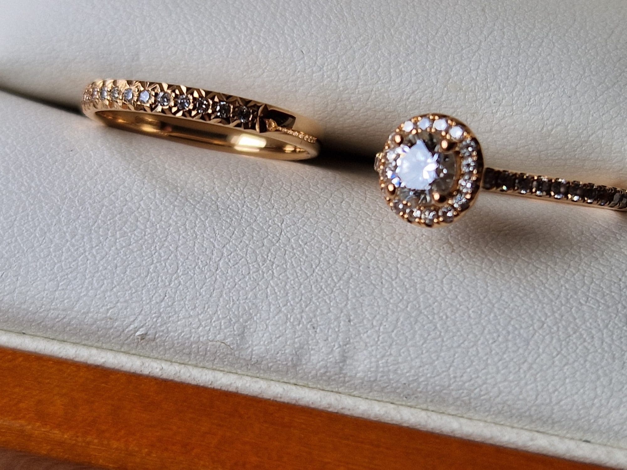 Ring set in rose gold 750/1000 s přírodními diamaty - view 1